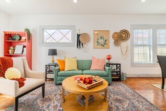 475 E French Pl in San Antonio, TX - Building Photo - Building Photo