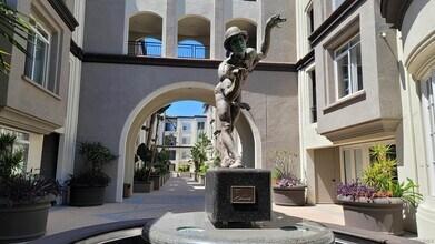 4155 Executive Dr-Unit -E410 in San Diego, CA - Building Photo - Building Photo