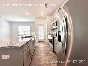 9027 Lowfalls Ln in Charlotte, NC - Building Photo - Building Photo