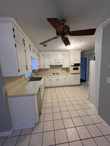 602 Sandhill Cir SE in Conyers, GA - Building Photo - Building Photo