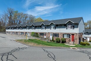 East Pointe Apartments in Waterbury, CT - Building Photo