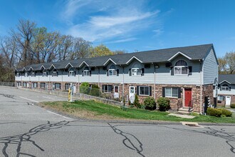 East Pointe Apartments in Waterbury, CT - Foto de edificio - Primary Photo