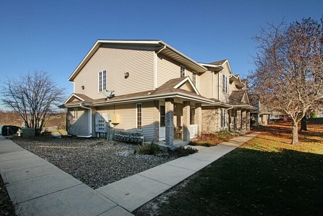 1805 Earl Rd in Iowa City, IA - Building Photo - Building Photo