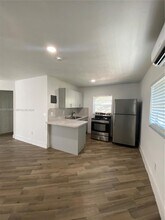 1025 NE 78th St in Miami, FL - Building Photo - Building Photo