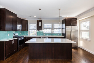 745 Fellsway, Unit T in Medford, MA - Foto de edificio - Building Photo
