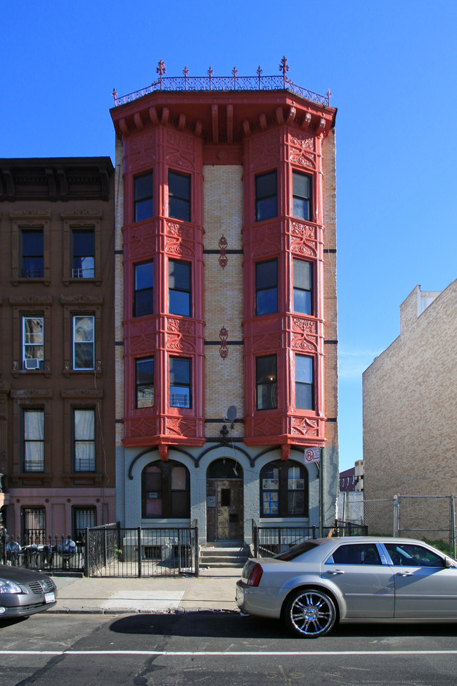 819 Willoughby Ave in Brooklyn, NY - Building Photo - Building Photo