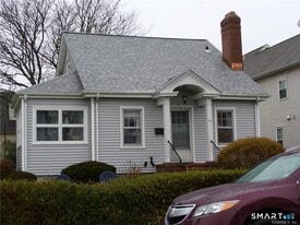 28 Hobbie St in Stamford, CT - Building Photo