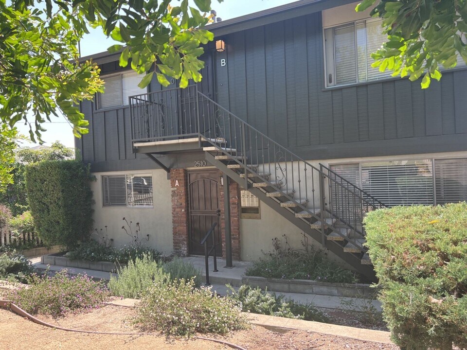 2510 Hermosa Ave in Montrose, CA - Building Photo