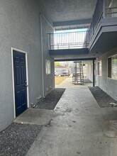 1956 Darrah St in Ceres, CA - Foto de edificio - Building Photo