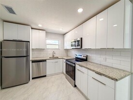 5621 NE 22nd Ave in Fort Lauderdale, FL - Building Photo