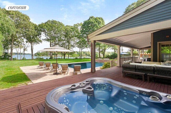 3831 Noyack Rd in Sag Harbor, NY - Building Photo - Building Photo