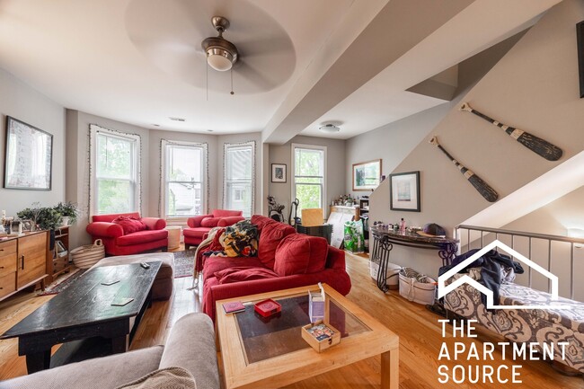 3023 N Oakley Ave, Unit 2
