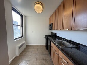 200 E 27th St in New York, NY - Building Photo - Building Photo
