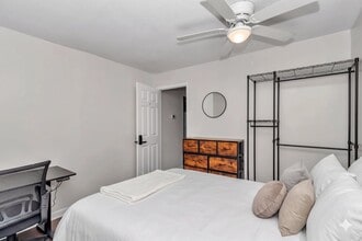 1031 NE 39th Ct in Ocala, FL - Foto de edificio - Building Photo