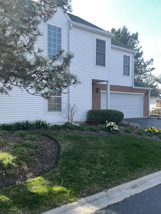 114 Meadowbrook Ln in Lake Bluff, IL - Building Photo