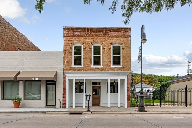 property at 621 S Main St