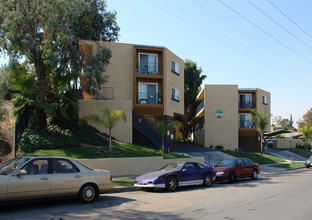 Bridgeport Apartments in San Diego, CA - Building Photo - Building Photo