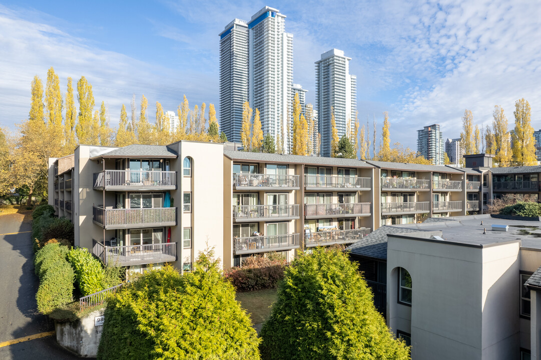 Barclay Woods in Burnaby, BC - Building Photo