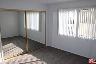 12100 Birch Ave in Hawthorne, CA - Building Photo