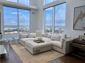 3333 Allen Pkwy in Houston, TX - Foto de edificio - Building Photo