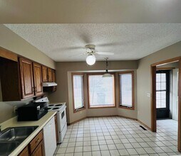 2132 Plaen View Dr in Iowa City, IA - Building Photo - Building Photo