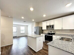 549 Autumn Blaze in Canyon Lake, TX - Foto de edificio - Building Photo