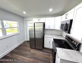 3263 S Peninsula Dr in Daytona Beach, FL - Building Photo - Building Photo