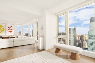 138 E 50th St in New York, NY - Building Photo - Building Photo