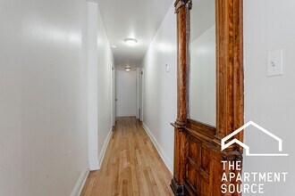 902 W Montrose Ave in Chicago, IL - Building Photo - Building Photo