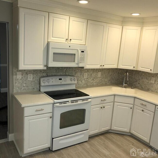 163 Concordia Cir in Monroe Township, NJ - Foto de edificio - Building Photo