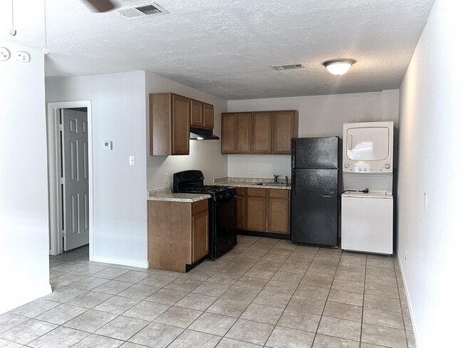 1906 Finfeather Rd in Bryan, TX - Building Photo - Building Photo