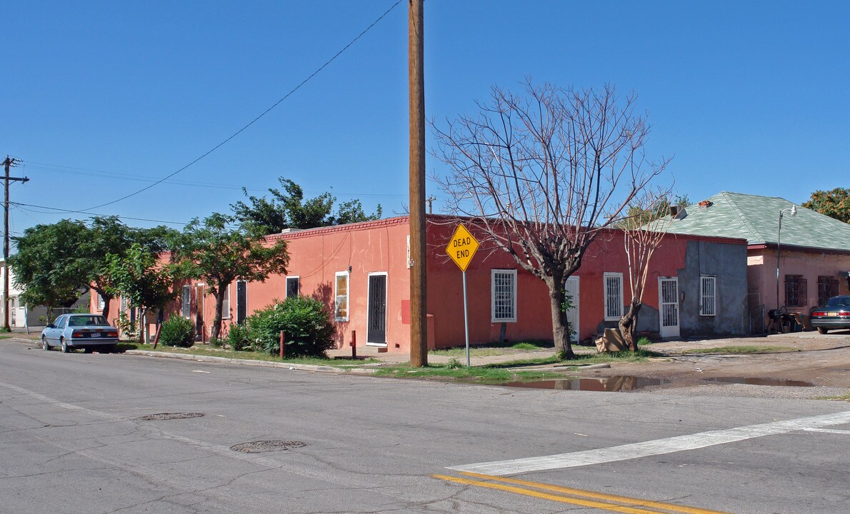 105 S Raynor St in El Paso, TX - Building Photo