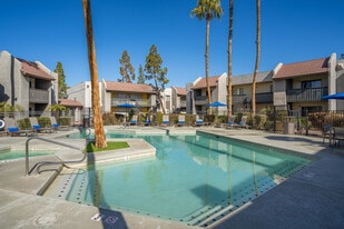 Willow Creek in Tempe, AZ - Building Photo