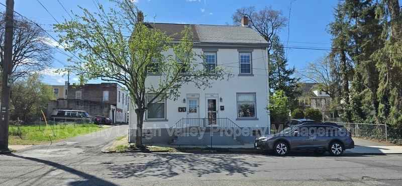 118 E North St in Bethlehem, PA - Building Photo