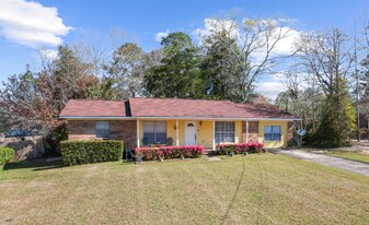 202 Peartree Cir in Dothan, AL - Building Photo
