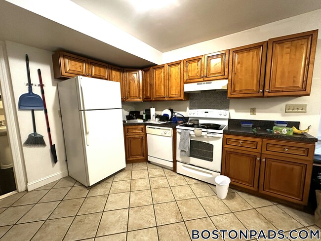 35 Cummings Rd in Boston, MA - Foto de edificio - Building Photo