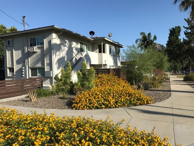 212 E 8th St, Unit B, Unit B