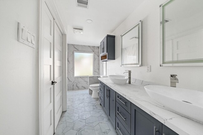 10710 Shawnbrook Dr in Houston, TX - Building Photo - Building Photo