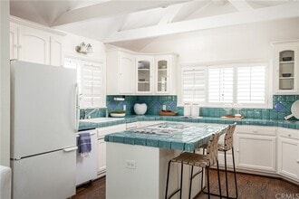 509 Goldenrod Ave, Unit A Front in Corona Del Mar, CA - Foto de edificio - Building Photo