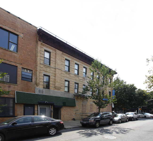 308 Graham Ave in Brooklyn, NY - Building Photo - Building Photo