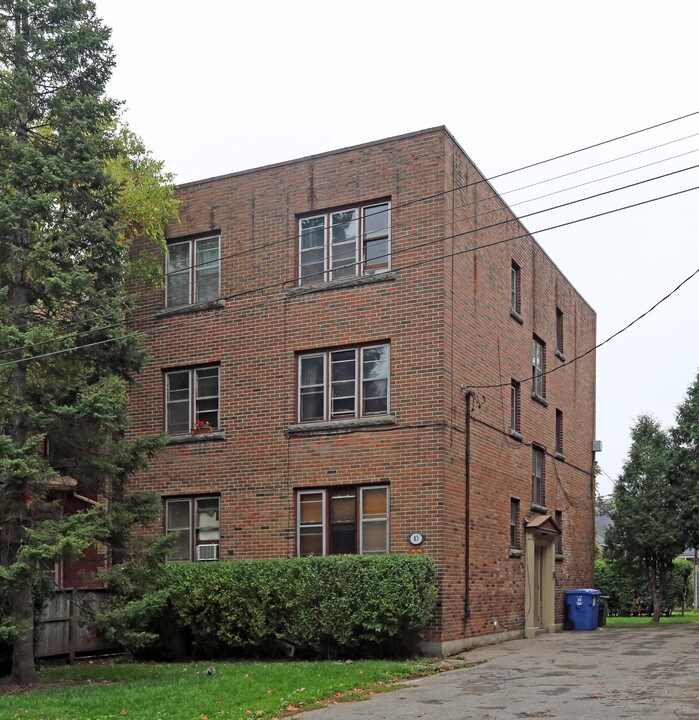 83 East Ave S in Hamilton, ON - Building Photo