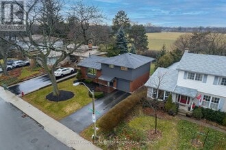 51 Delmar Dr in Hamilton, ON - Building Photo - Building Photo