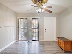 6545 W 27th Ct, Unit 24-47 in Hialeah, FL - Building Photo - Building Photo