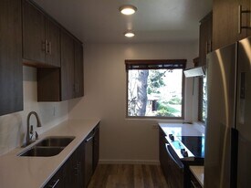 2521 NE 125th St, Unit 2521 NE 125TH ST in Seattle, WA - Building Photo