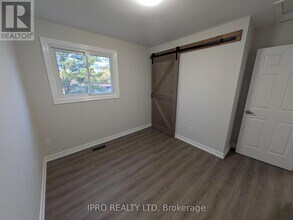 945-945 Vance Crescent in Innisfil, ON - Building Photo - Building Photo