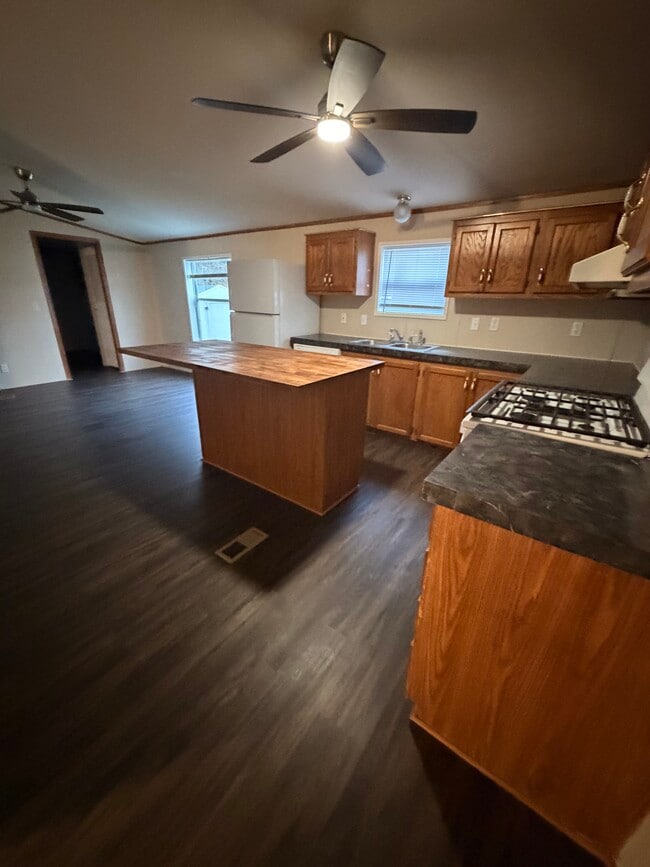 372 Tor St in Oxford, MI - Foto de edificio - Building Photo