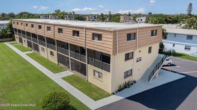 7101 Ridgewood Ave, Unit 102 in Cape Canaveral, FL - Building Photo - Building Photo