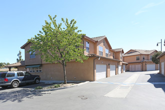 Villa Victoria Apartments in Oxnard, CA - Building Photo - Building Photo