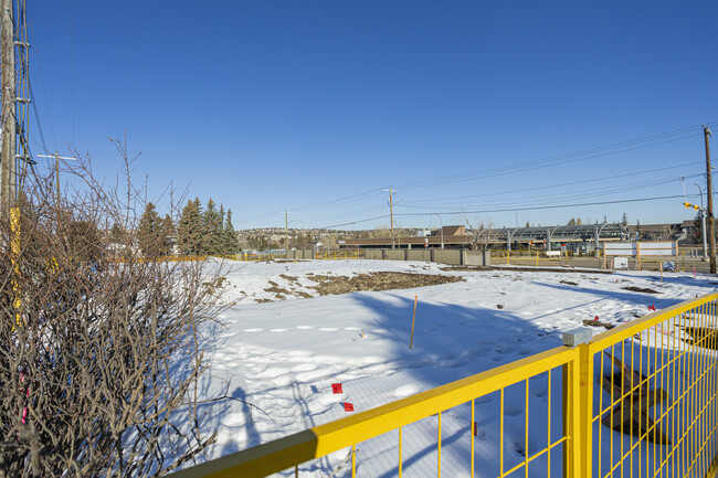 1903 45 St SW in Calgary, AB - Building Photo - Building Photo