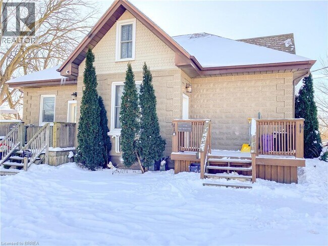 25 Drummond St in Brantford, ON - Building Photo - Building Photo